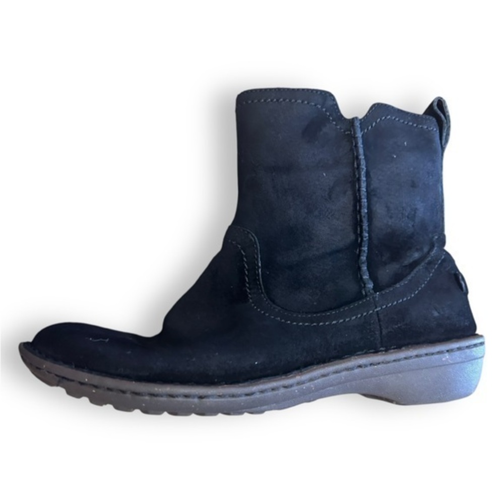 Women’s 10 UGG Neevah Black Suede Zip Up Shearling Lined Ankle Boot